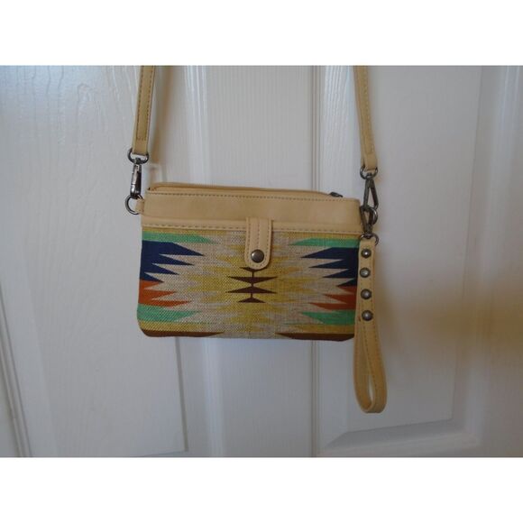 Wrangler Crossbody Purse Bag with Wrist Strap Southwestern Aztec NEW - Picture 1 of 7